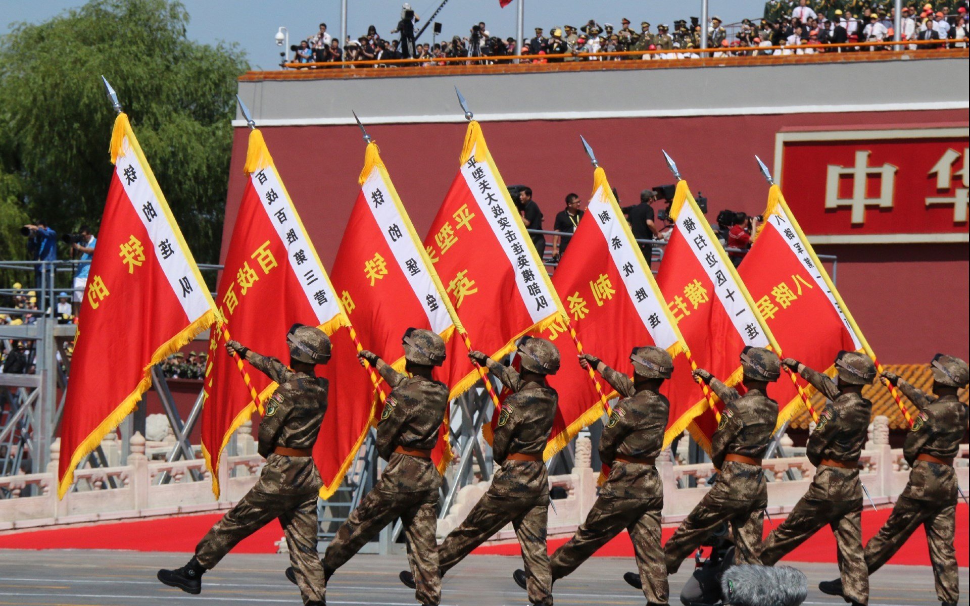 爱游戏体育APP下载-国内足球联赛阵容调整灵活，球队整体表现亮眼，中国最新的足球队