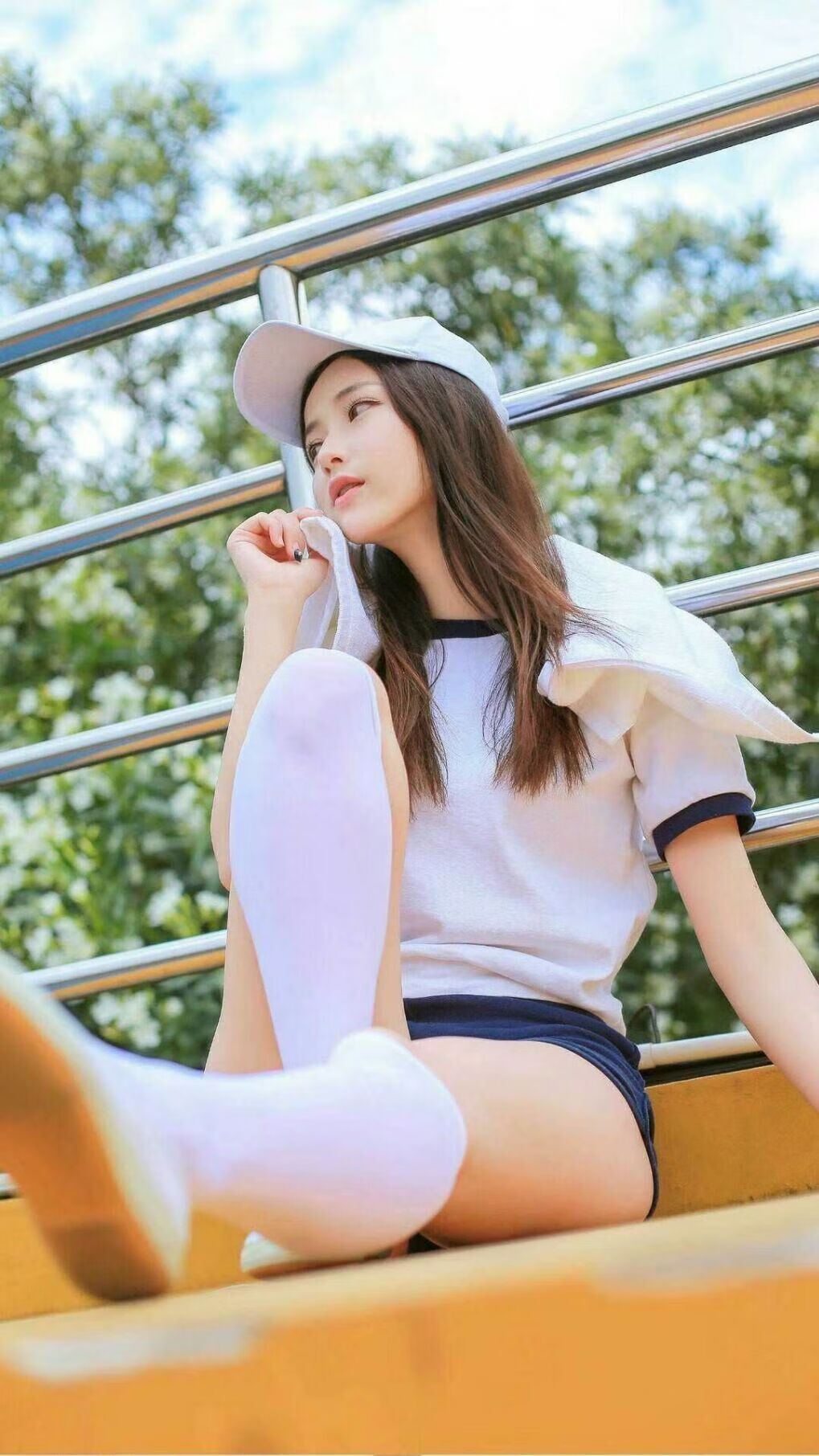 爱游戏登录入口-博洛尼亚中锋持球推进吸引多人防守，博洛尼亚队阵容